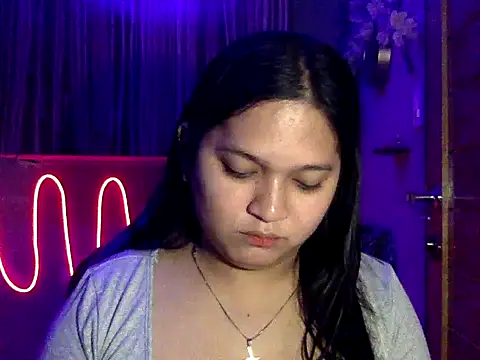 Snapshot of EmpressYna chatting on 10-18-25, 11:00 EmpressYna online show from 10-18-25, 11:00