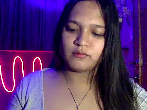 Snapshot of EmpressYna chatting on 10-19-25, 04:18 EmpressYna online show from 10-19-25, 04:18