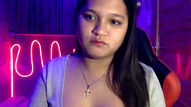 Snapshot of EmpressYna chatting on 10-21-25, 06:41 EmpressYna online show from 10-21-25, 06:41