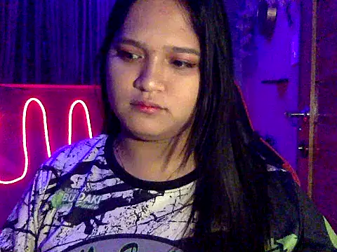 Snapshot of EmpressYna chatting on 10-25-25, 09:42 EmpressYna online show from 10-25-25, 09:42