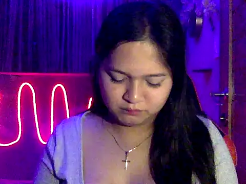 Snapshot of EmpressYna chatting on 10-26-25, 09:31 EmpressYna online show from 10-26-25, 09:31