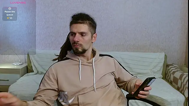 Snapshot of Aestheticguy101 chatting on 10-12-25, 11:42 Aestheticguy101 online show from 10-12-25, 11:42