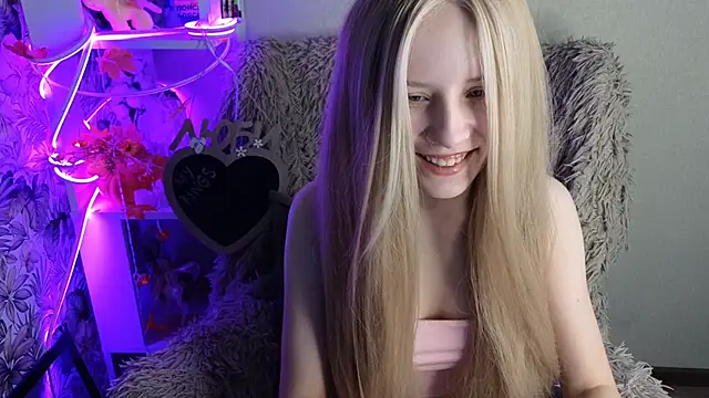 Snapshot of sarakaell chatting on 11-19-25, 03:06 sarakaell online show from 11-19-25, 03:06