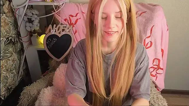 Snapshot of sarakaell chatting on 03-15-26, 01:44 sarakaell online show from 03-15-26, 01:44