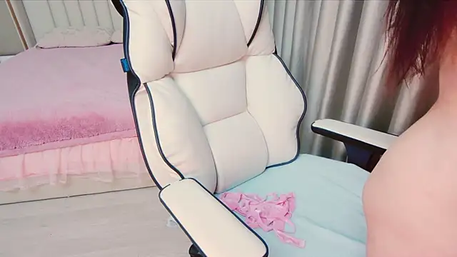 Snapshot of Girl__Funny chatting on 12-26-24, 05:08 Girl Funny online show from 12-26-24, 05:08