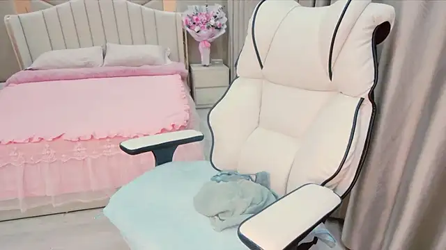 Snapshot of Girl__Funny chatting on 01-15-25, 02:24 Girl Funny online show from 01-15-25, 02:24