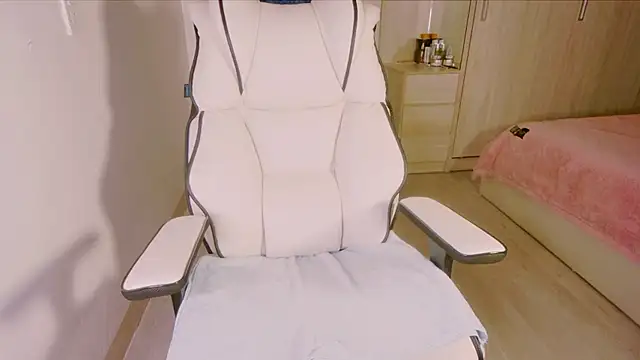 Snapshot of Girl__Funny chatting on 02-09-25, 01:25 Girl Funny online show from 02-09-25, 01:25