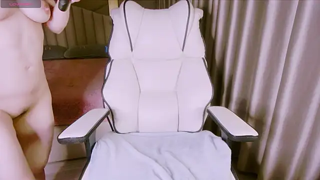 Snapshot of Girl__Funny chatting on 02-21-25, 08:16 Girl Funny online show from 02-21-25, 08:16