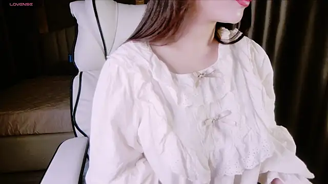 Snapshot of Girl__Funny chatting on 03-03-25, 06:12 Girl Funny online show from 03-03-25, 06:12