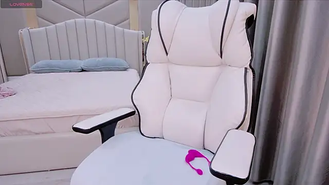 Snapshot of Girl__Funny chatting on 03-20-25, 01:48 Girl Funny online show from 03-20-25, 01:48