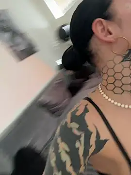 LexiCoco online show from 04-20-26, 03:15