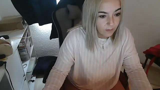 Snapshot of bekka__ chatting on 11-11-25, 09:53 bekka online show from 11-11-25, 09:53