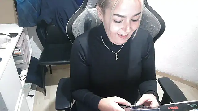 Snapshot of bekka__ chatting on 11-15-25, 09:54 bekka online show from 11-15-25, 09:54