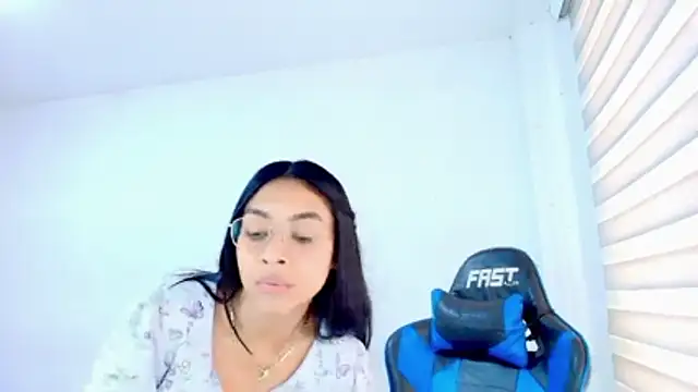 sophiax-x online show from 04-18-26, 07:58