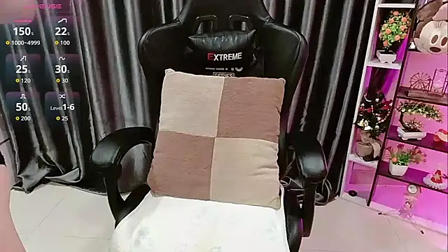 Snapshot of Yuki-yio chatting on 11-09-25, 12:42 Yuki-yio online show from 11-09-25, 12:42