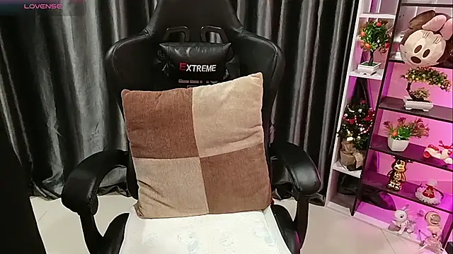 Yuki-yio online show from 02-05-26, 01:21