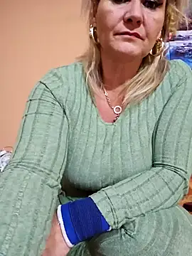 Snapshot of CRHYSTEL chatting on 12-27-24, 05:05 CRHYSTEL online show from 12-27-24, 05:05