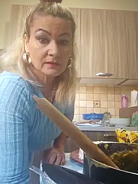 Snapshot of CRHYSTEL chatting on 12-31-24, 01:08 CRHYSTEL online show from 12-31-24, 01:08