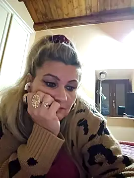 Snapshot of CRHYSTEL chatting on 01-02-25, 05:50 CRHYSTEL online show from 01-02-25, 05:50