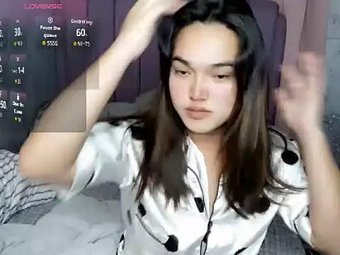 Snapshot of MoaningKylie chatting on 03-12-26, 01:12 MoaningKylie online show from 03-12-26, 01:12