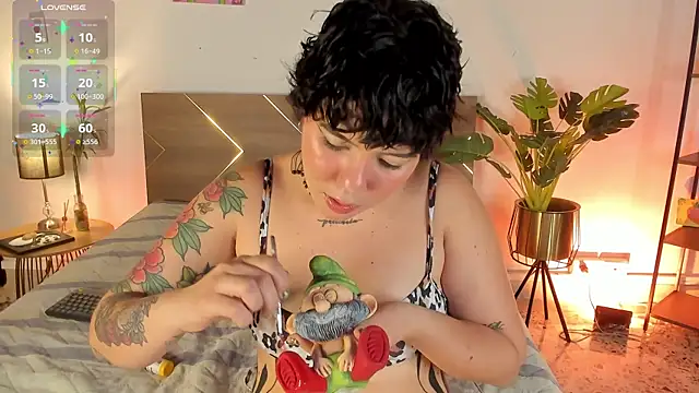 Snapshot of Amy_art chatting on 04-30-26, 01:06 Amy art online show from 04-30-26, 01:06