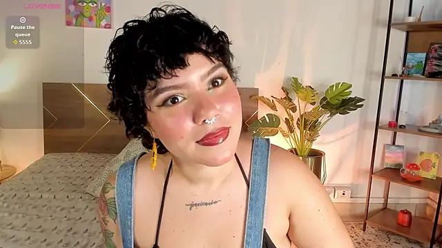 Snapshot of Amy_art chatting on 05-13-26, 09:22 Amy art online show from 05-13-26, 09:22