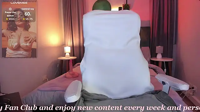 Galilea Fox online show from 10-31-25, 02:56