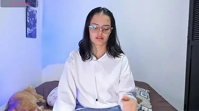 Snapshot of Abby_Saenz01 chatting on 09-30-25, 09:42 Abby Saenz01 online show from 09-30-25, 09:42