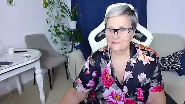 Snapshot of Selenna57 chatting on 02-10-26, 07:18 Selenna57 online show from 02-10-26, 07:18