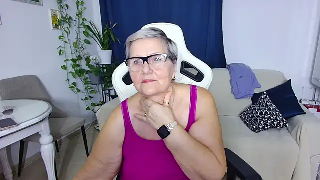 Snapshot of Selenna57 chatting on 02-13-26, 06:37 Selenna57 online show from 02-13-26, 06:37