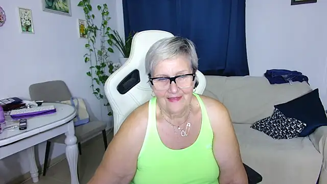 Snapshot of Selenna57 chatting on 02-15-26, 06:59 Selenna57 online show from 02-15-26, 06:59