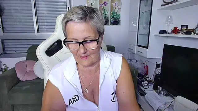 Snapshot of Selenna57 chatting on 07-28-26, 06:20 Selenna57 online show from 07-28-26, 06:20