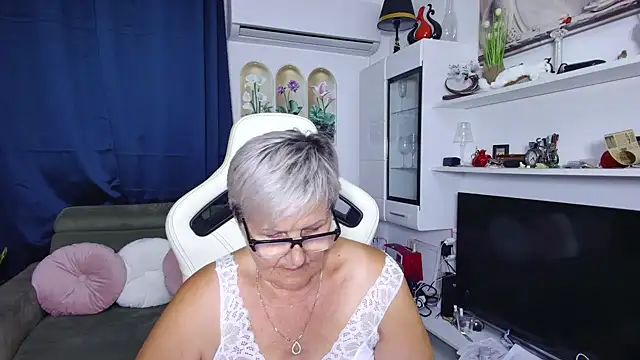 Snapshot of Selenna57 chatting on 07-29-26, 05:22 Selenna57 online show from 07-29-26, 05:22