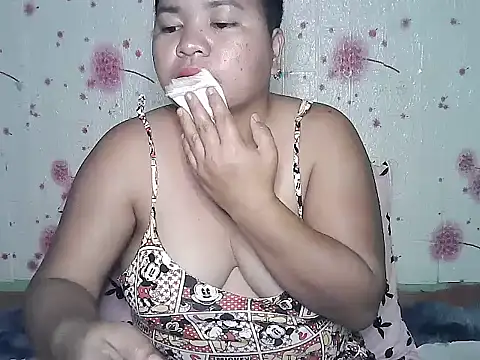 Snapshot of hotpussyxxx33x chatting on 12-15-25, 05:01 hotpussyxxx33x online show from 12-15-25, 05:01