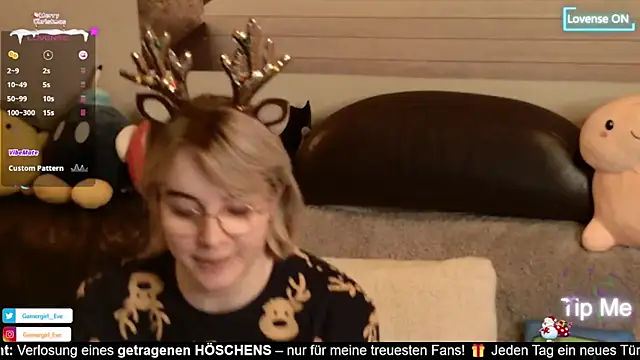 Snapshot of GamerGirl_Eve chatting on 12-12-24, 07:15 GamerGirl Eve online show from 12-12-24, 07:15