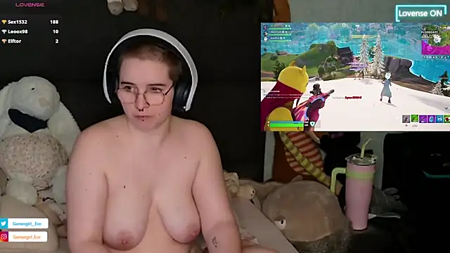 Snapshot of GamerGirl_Eve chatting on 03-06-25, 10:04 GamerGirl Eve online show from 03-06-25, 10:04