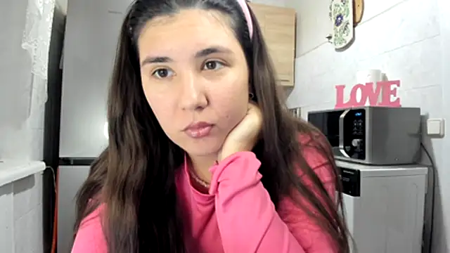 Snapshot of MiaMarrone chatting on 11-25-25, 03:45 MiaMarrone online show from 11-25-25, 03:45