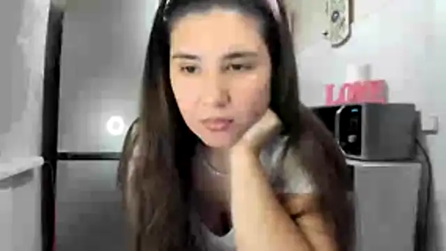 Snapshot of MiaMarrone chatting on 11-29-25, 04:43 MiaMarrone online show from 11-29-25, 04:43