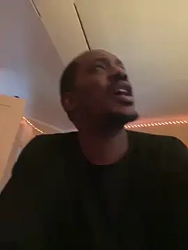 Snapshot of Makeyoucumallover chatting on 03-04-26, 10:27 Makeyoucumallover online show from 03-04-26, 10:27