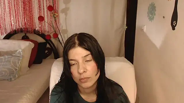 Estefani 32 online show from 09-30-25, 04:34