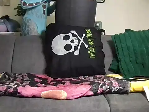 Snapshot of choco_petite chatting on 01-09-25, 06:06 choco petite online show from 01-09-25, 06:06