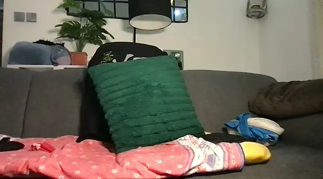 Snapshot of choco_petite chatting on 02-11-25, 06:08 choco petite online show from 02-11-25, 06:08