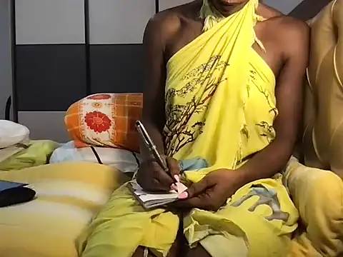 Snapshot of choco_petite chatting on 10-10-25, 05:06 choco petite online show from 10-10-25, 05:06