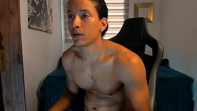 Snapshot of Liam_V chatting on 12-19-24, 02:57 Liam V online show from 12-19-24, 02:57