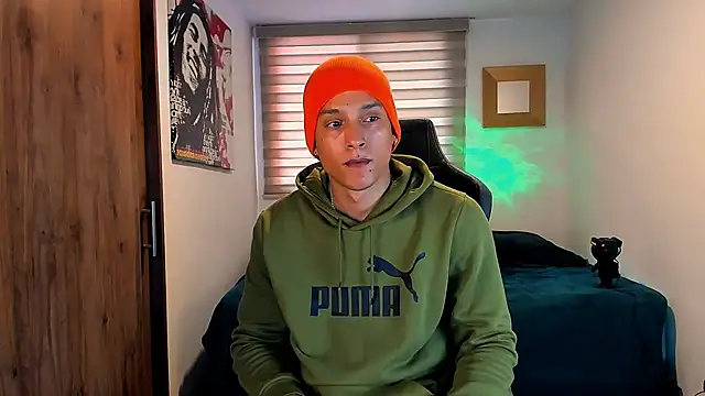 Snapshot of Liam_V chatting on 01-29-25, 04:19 Liam V online show from 01-29-25, 04:19