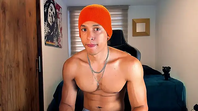 Snapshot of Liam_V chatting on 01-30-25, 01:42 Liam V online show from 01-30-25, 01:42