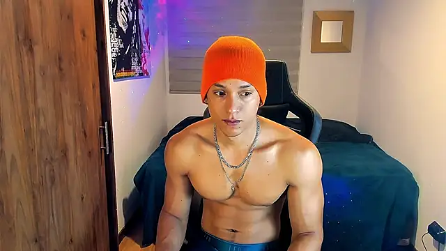 Snapshot of Liam_V chatting on 02-11-25, 10:37 Liam V online show from 02-11-25, 10:37