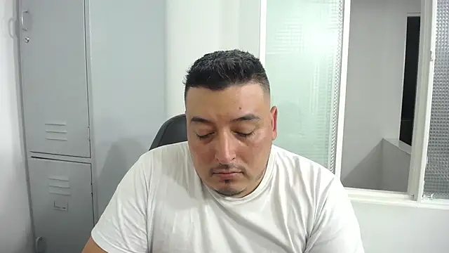 Snapshot of antonycruz chatting on 11-14-25, 10:07 antonycruz online show from 11-14-25, 10:07