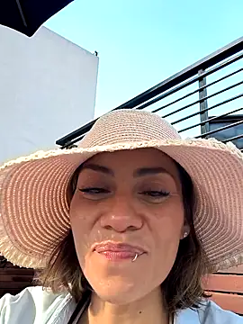 Snapshot of SamyJones9 chatting on 03-06-25, 08:27 SamyJones9 online show from 03-06-25, 08:27