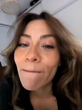 Snapshot of SamyJones9 chatting on 10-26-25, 05:46 SamyJones9 online show from 10-26-25, 05:46